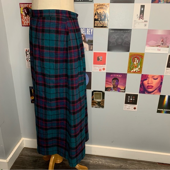 Vintage Woolrich Plaid Skirt Teal and Fuchsia Plaid Skirt - Picture 4 of 13